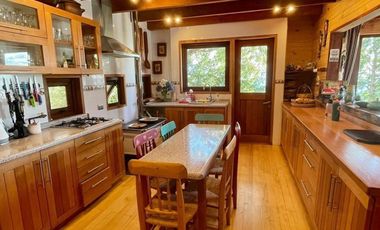 AMPLIA CASA EN EXCLUSIVO CONDOMINIO