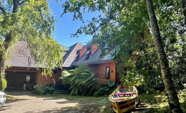 AMPLIA CASA EN EXCLUSIVO CONDOMINIO