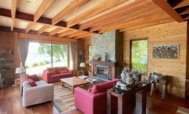 AMPLIA CASA EN EXCLUSIVO CONDOMINIO