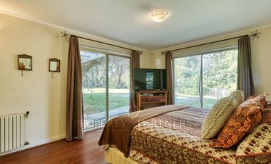 2000 m2 privilegiados con hermosa casa en Peñalolén para la venta