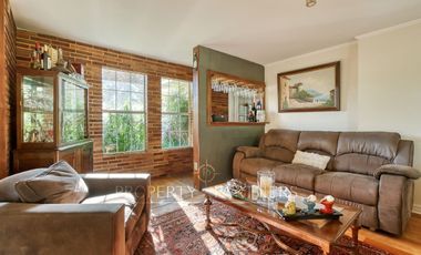 2000 m2 privilegiados con hermosa casa en Peñalolén para la venta