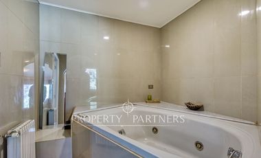 2000 m2 privilegiados con hermosa casa en Peñalolén para la venta