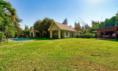 2000 m2 privilegiados con hermosa casa en Peñalolén para la venta