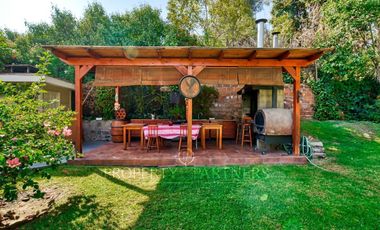 2000 m2 privilegiados con hermosa casa en Peñalolén para la venta