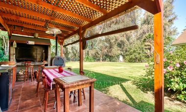 2000 m2 privilegiados con hermosa casa en Peñalolén para la venta