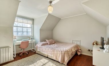 2000 m2 privilegiados con hermosa casa en Peñalolén para la venta