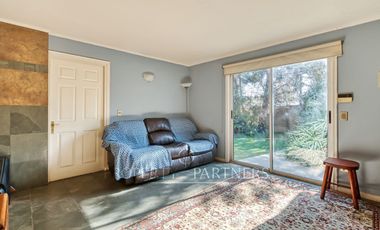 2000 m2 privilegiados con hermosa casa en Peñalolén para la venta