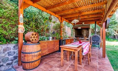 2000 m2 privilegiados con hermosa casa en Peñalolén para la venta