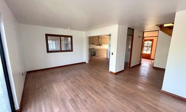 Casa comercial en Calle Gabriela Mistral