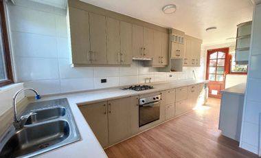 Casa comercial en Calle Gabriela Mistral