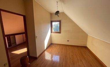 Casa comercial en Calle Gabriela Mistral