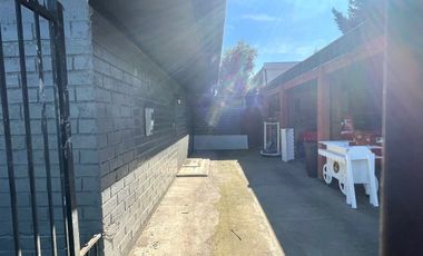 Casa comercial en Calle Gabriela Mistral