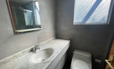 Casa comercial en Calle Gabriela Mistral