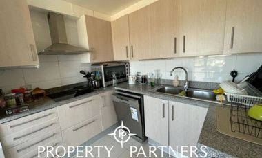 Departamento último piso con panorámica vista a cancha de golf condominio Las Brisas