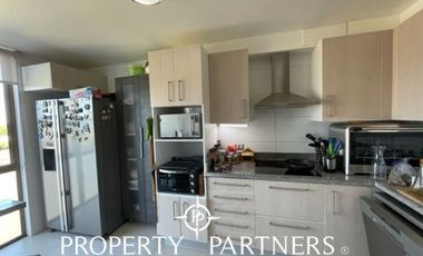 Departamento último piso con panorámica vista a cancha de golf condominio Las Brisas