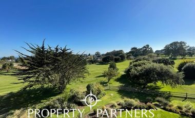 Departamento último piso con panorámica vista a cancha de golf condominio Las Brisas