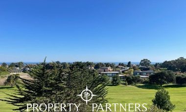 Departamento último piso con panorámica vista a cancha de golf condominio Las Brisas