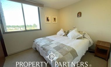 Departamento último piso con panorámica vista a cancha de golf condominio Las Brisas