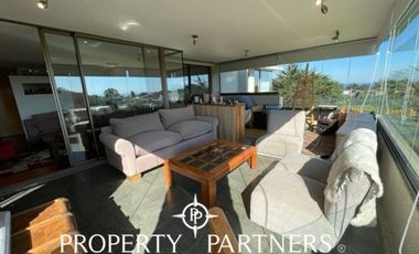 Departamento último piso con panorámica vista a cancha de golf condominio Las Brisas