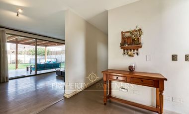 Casa mediterranea en Condominio Sta Elena