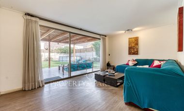 Casa mediterranea en Condominio Sta Elena