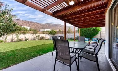 Casa mediterranea en Condominio Sta Elena