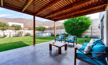 Casa mediterranea en Condominio Sta Elena