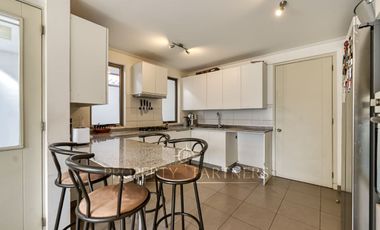 Casa mediterranea en Condominio Sta Elena