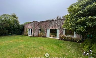 Casa sólida en sector tradicional de Santo Domingo