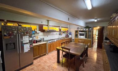 En venta amplia casa en sector Balmaceda