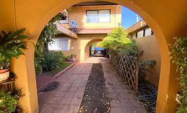 En venta amplia casa en sector Balmaceda