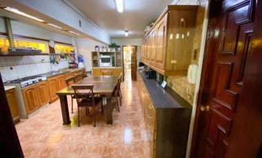 En venta amplia casa en sector Balmaceda