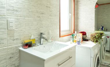 ¡Inversión versátil! Propiedad única con tres casas lista para generar ingresos