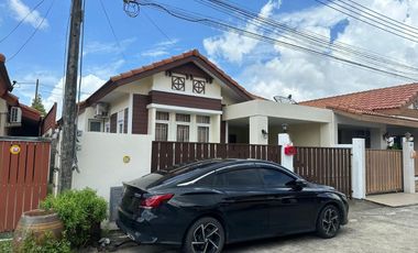 Clean and bright townhouse for rent