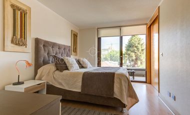 Luminoso departamento en barrio residencial a pasos de Metro Los Leones, Providencia