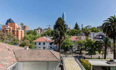 Luminoso departamento en barrio residencial a pasos de Metro Los Leones, Providencia