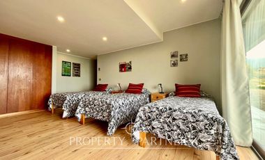 Gran Casa con Vista al Mar y Cerro La Cruz Zapallar