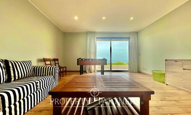 Gran Casa con Vista al Mar y Cerro La Cruz Zapallar