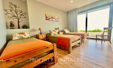 Gran Casa con Vista al Mar y Cerro La Cruz Zapallar