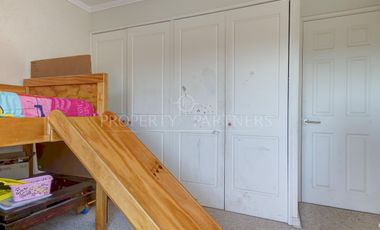 Casa de 5 dormitorios con 2 estacionamientos en Las Tinajas/Santa Sofia, cercano a cerro Panul