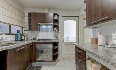 Casa de 5 dormitorios con 2 estacionamientos en Las Tinajas/Santa Sofia, cercano a cerro Panul