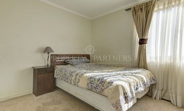 Casa de 5 dormitorios con 2 estacionamientos en Las Tinajas/Santa Sofia, cercano a cerro Panul