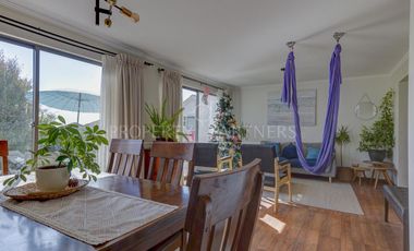 Casa de 5 dormitorios con 2 estacionamientos en Las Tinajas/Santa Sofia, cercano a cerro Panul