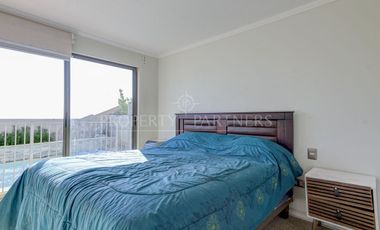 Casa de 5 dormitorios con 2 estacionamientos en Las Tinajas/Santa Sofia, cercano a cerro Panul