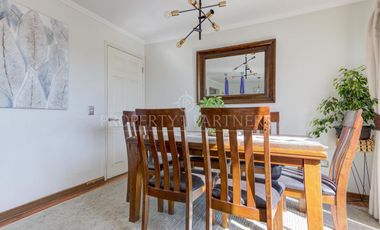 Casa de 5 dormitorios con 2 estacionamientos en Las Tinajas/Santa Sofia, cercano a cerro Panul