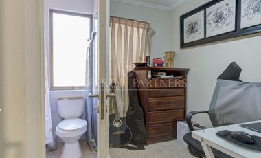 Casa de 5 dormitorios con 2 estacionamientos en Las Tinajas/Santa Sofia, cercano a cerro Panul