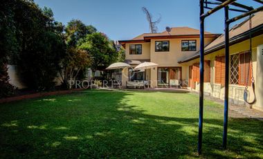 Hermosa casa en venta con amplios espacios y gran patio con jardines/ barrio muy residencial/ Martin Alonzo Pinzón