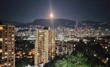 Apartamento en Venta Loma de los Bernal, Medellín