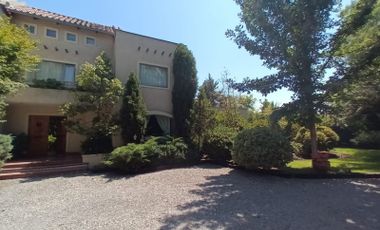 GRACE KELM Vende bellisima casa en condo/mágicos jardines/piscina de 80m3 en Chicureo