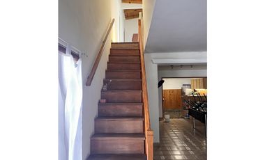 VENTA - CASA EN DOS PLANTAS, CON PARQUE, GARAJE, PATIO